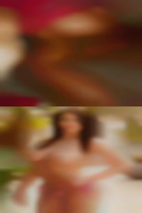 Kassandra is 105 naked beach pounds.